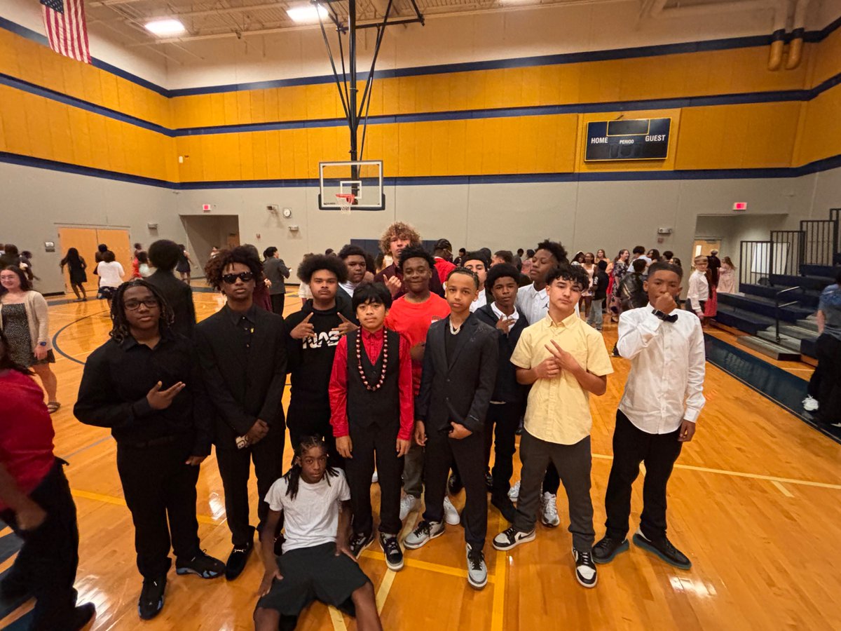 Lange Middle School tweet media