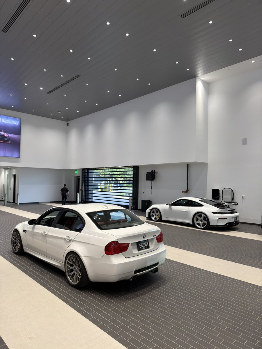 brndnslvra's tweet photo. 2 Car Solution https://t.co/g3U9flgHbq