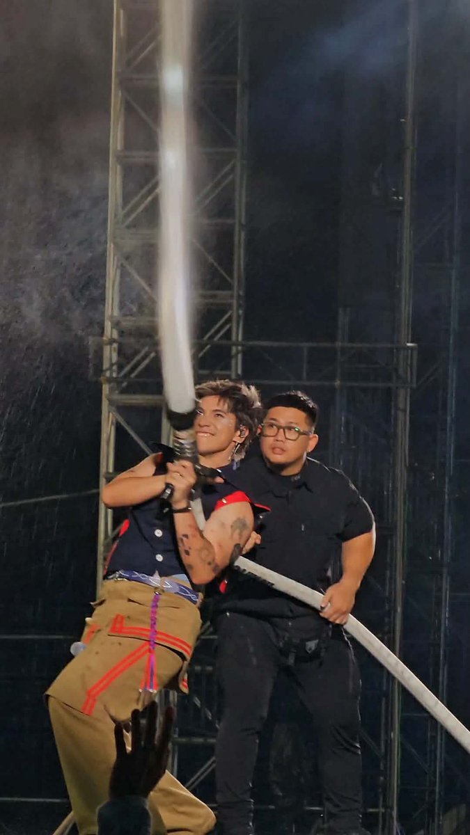 PULPMagazinePH's tweet photo. From moving carts around the stadium to waterguns, Cup of Joe's Sandali Fest at the Philippine Sports Stadium took their take on concert slash music festivals to the next level!

#PULPMagazine #CupofJoe @cupofjoemusic @viva_records https://t.co/wq9SjBnFyb