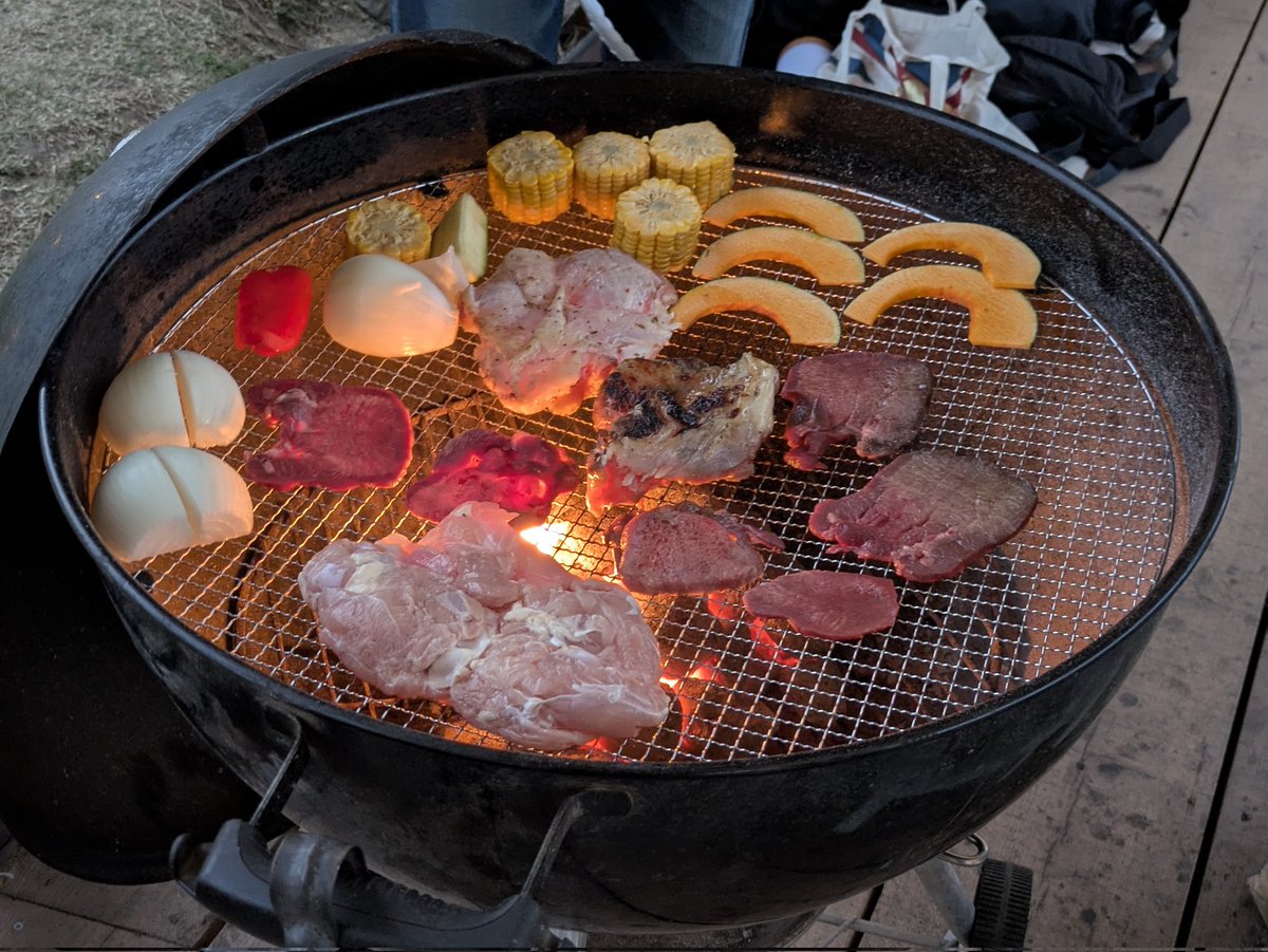 Thesentinel1212's tweet photo. メタルBBQ盛り上がりました&美味しかった〜♪😋
火を起こす時点から"Burn""Burning""Burning Heart""Burning Like a Flame"等の曲名が飛び交う終始大変金属的なBBQタイムを堪能いたしました〜♪🤘😆🔥 https://t.co/eDHxZwgTiG