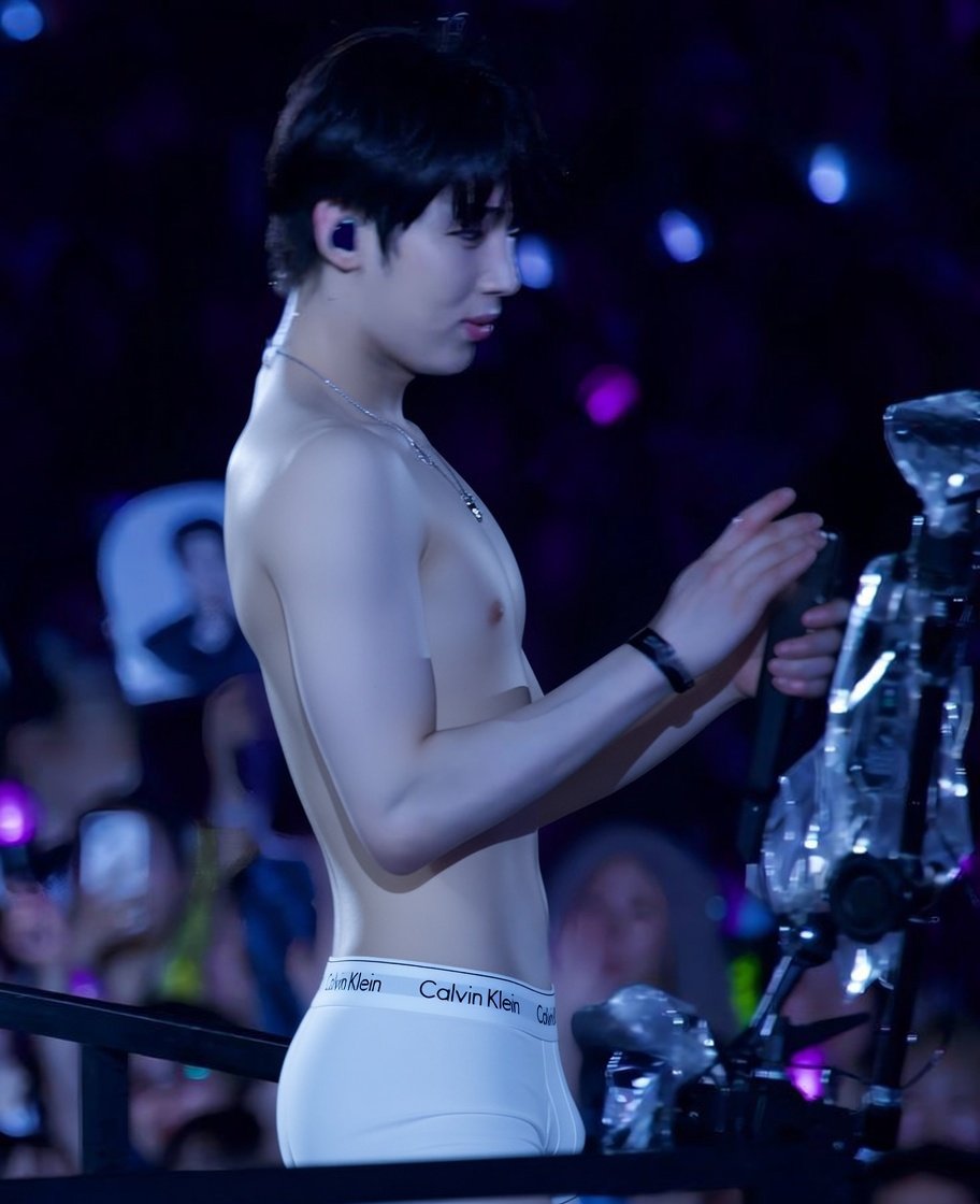 Fake kpop pics tweet media
