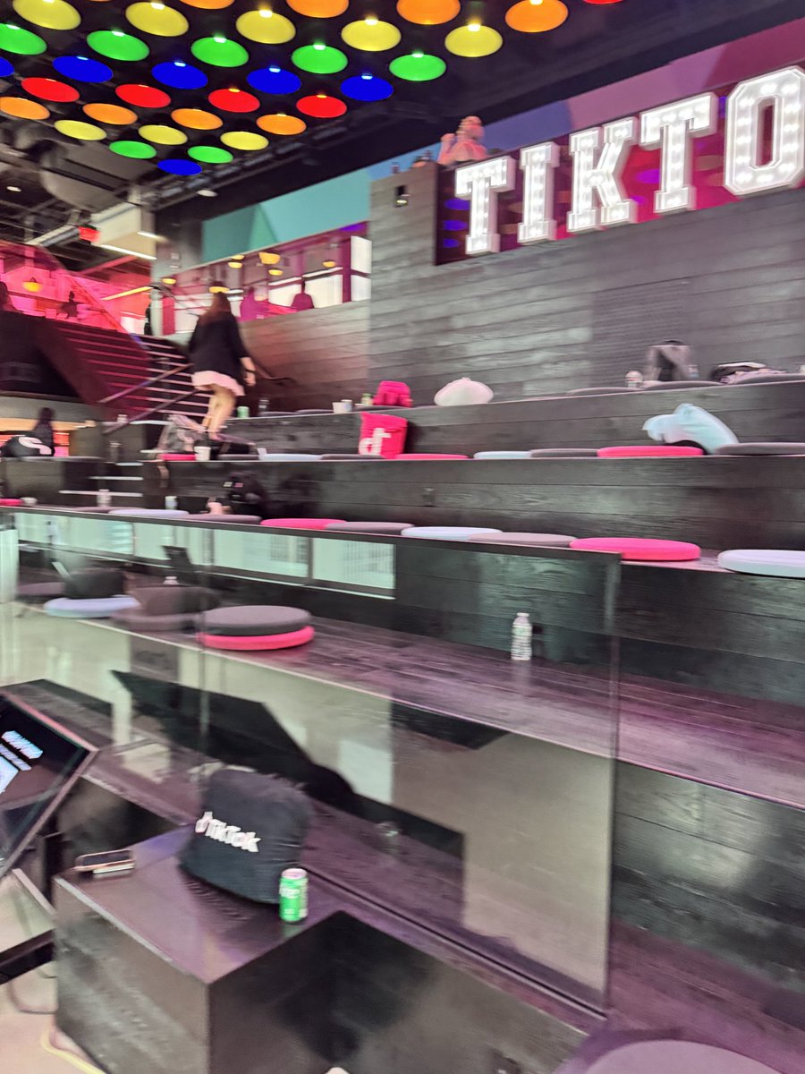 Jayjeezer1773's tweet photo. Tiktok headquarters in new york https://t.co/jEol9DAaII