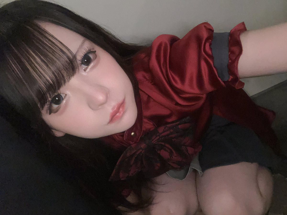 c2h6_7's tweet photo. どんどんメイクが薄くなっていきますわ〜 https://t.co/44uLkH6tPz