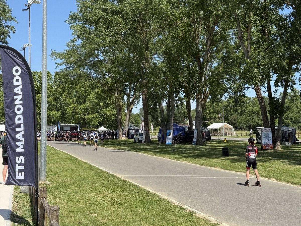 jfportarrieu's tweet photo. C’est parti sous le soleil pour les championnats de France de roller, organisés par le club de Grenade. Un peu plus de 400 patineurs vont tourner sur le circuit de La Hille. Spectacle garanti ! https://t.co/t9gikSpOZG
