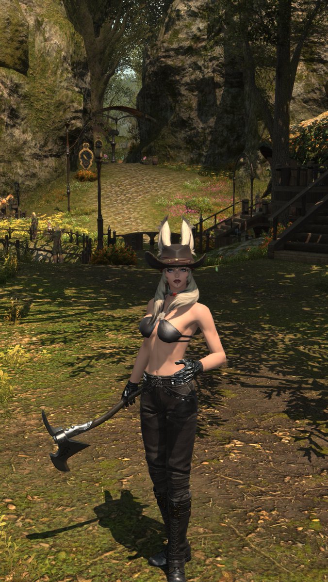 __Pepin's tweet photo. @Maziodyne_ left my DRK 
right is my crafter gatherer https://t.co/nTBNvSygI5
