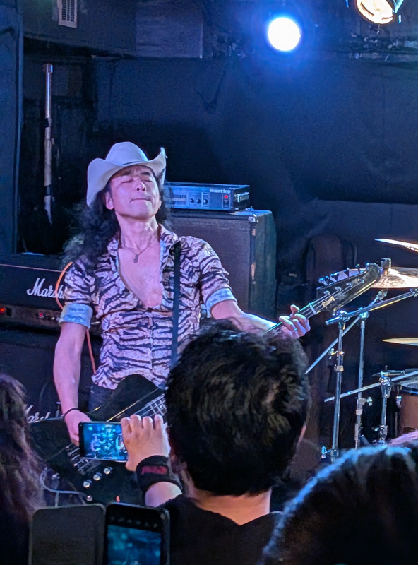 tw_693's tweet photo. 先程お話に出ていた 
 #YetiValhalla のBass、
KJさん カッコいいですよねぇ🔥
 #イネナウ https://t.co/YZ9IAvX648