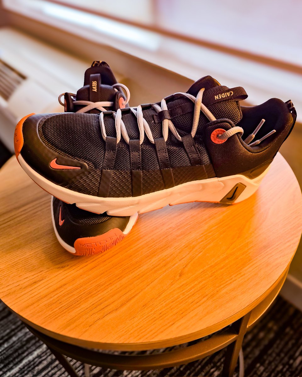 SelvySzn's tweet photo. If you look good, you feel good. If you feel good, you play good!.. @DeionSanders Custom Nike Metcons #NewShoeAlert https://t.co/hyMZ2kEjN2