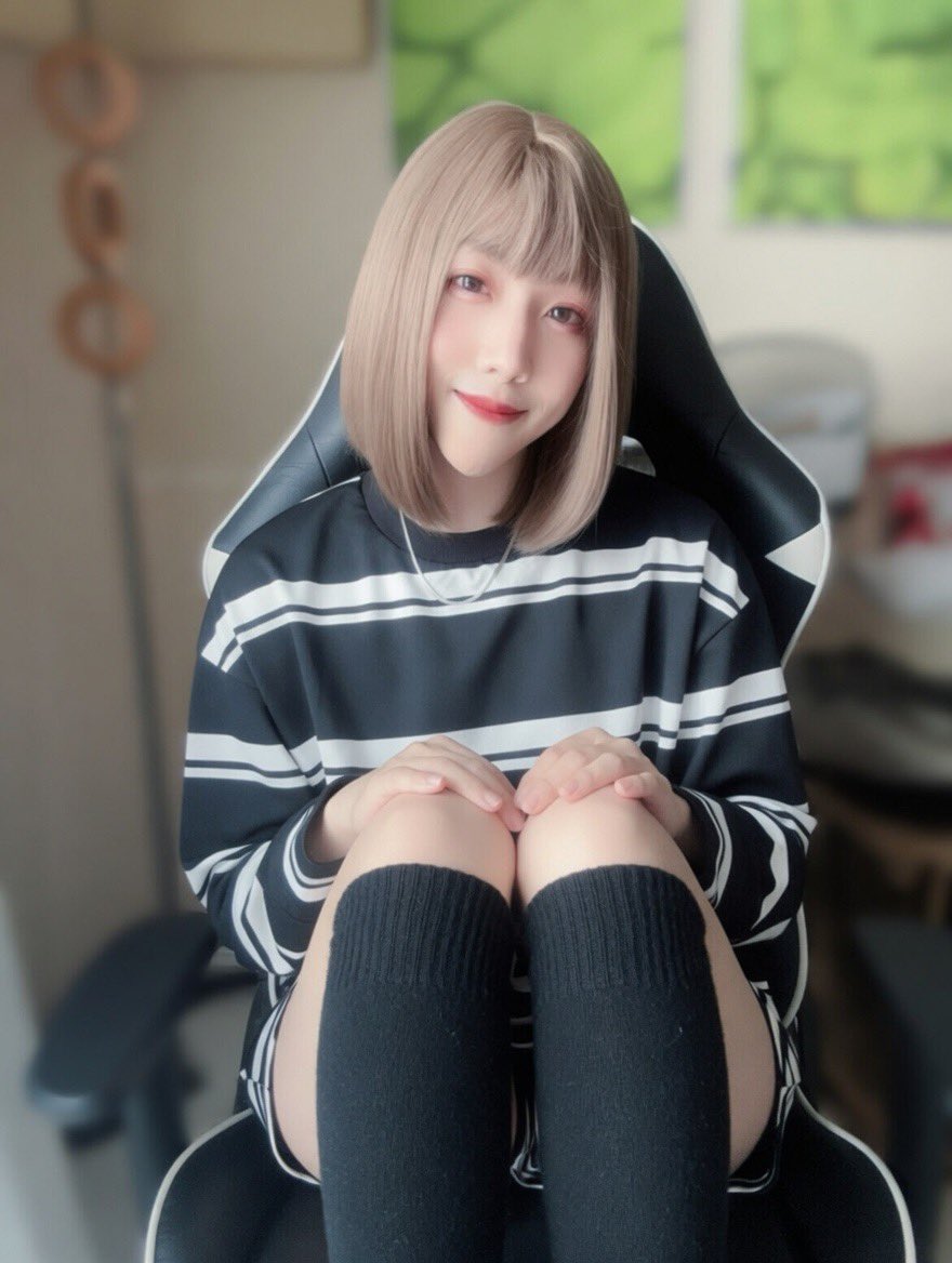 sensitiveCC's tweet photo. … 遇到這種黑襪小男娘，你們會想幹死她嗎？😈

If found this black stockings little femboy — would you fuck her senseless? 😈

#sissy #femboy #blackstockings #thighhighs #crossdresser #偽娘 https://t.co/o5IXz7Eiry