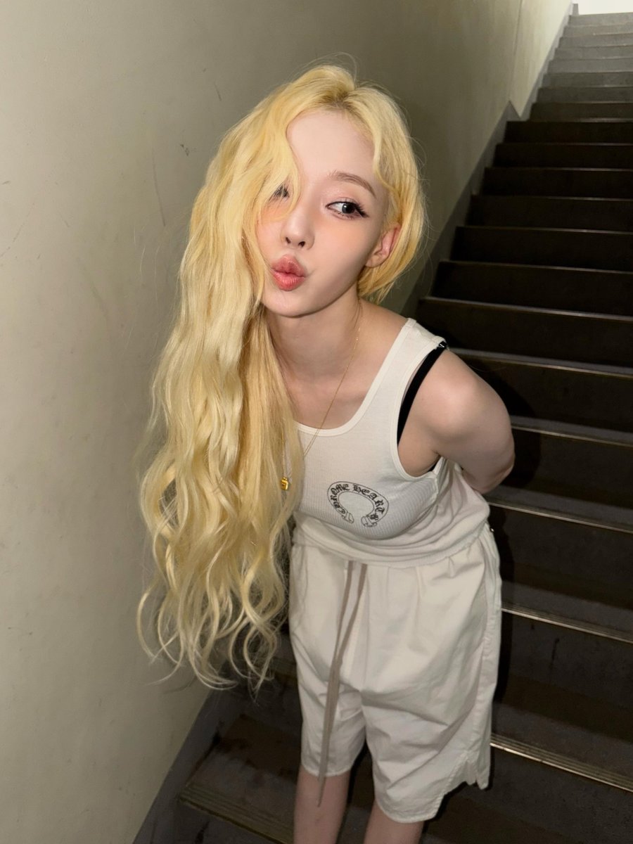 blurkpop's tweet photo. https://t.co/vkkjDdIxLc