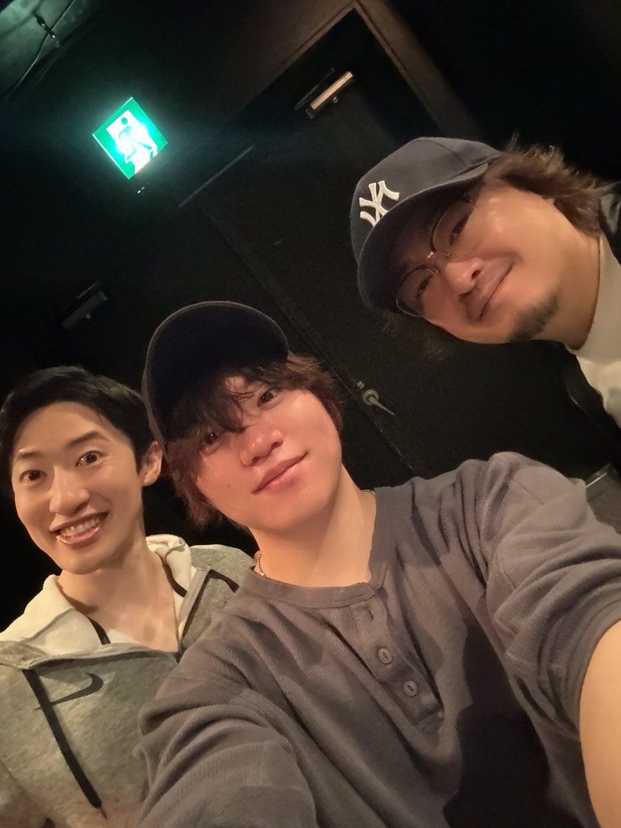 satoyugodesu's tweet photo. 刃牙ステ脚本演出でお世話になってる大祐さんの舞台 #素敵なカミングアウト2026 観劇してきました〜!
ワンシチュエーションコメディ大好き。
めちゃくちゃ面白かったです。

舞台「あれから」と刃牙でお世話になったあおちんさん。存在がコメディでした。 https://t.co/SAp8qmOYlq