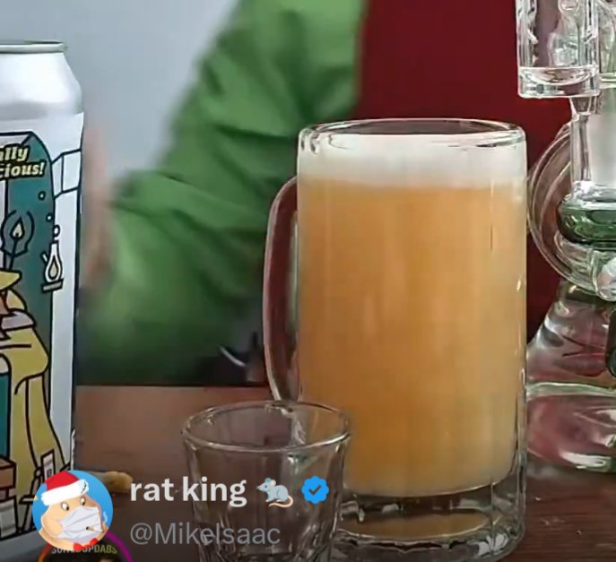 Captain_C2's tweet photo. @MikeIsaac Can we take a minute to appreciate that pour? https://t.co/5duIn5M9t2