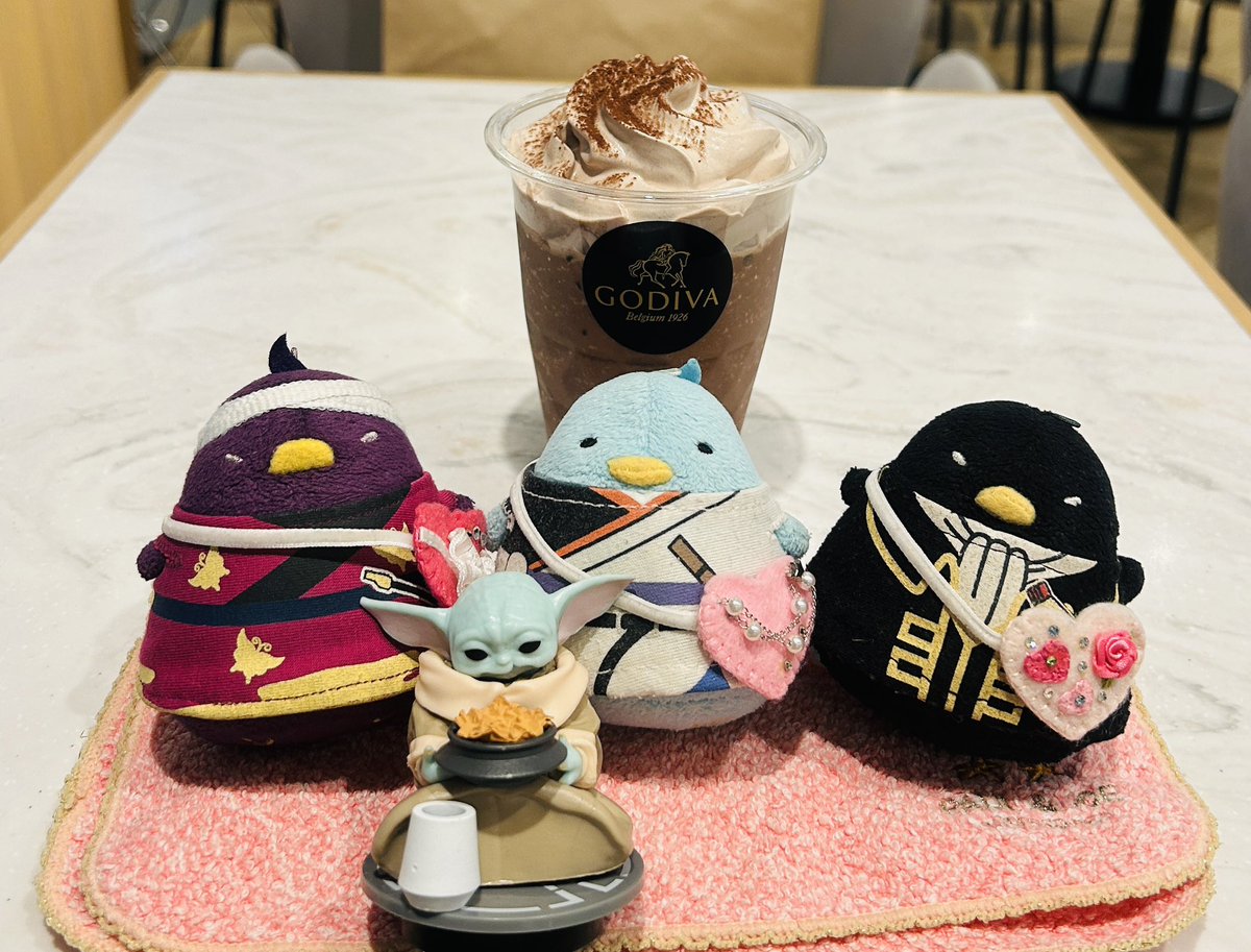 鑑賞後のカフェタイム グローグーが「ごはん！」のものが当たったので 