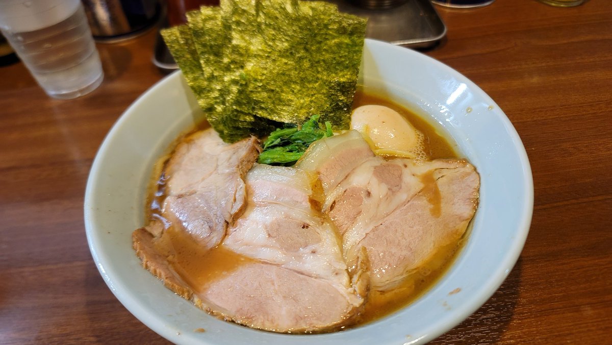 mitoorange's tweet photo. 侍のラーメン。
もう家系ラーメンは侍じゃないと満足できない身体になってしまった……。
久しぶりに濃いめ多めにしたけど、脳天突き抜けるような塩分やばいね。毎週食べてはいけないラーメン。

志もよかったんだけど、物足りなかったんだよね……。 https://t.co/KVe30dusl1