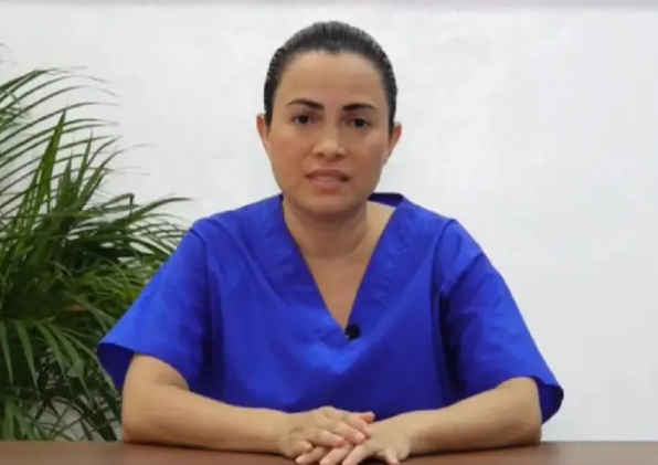 YaderMorazan's tweet photo. #Nicaragua 🧵 I Ayer la dictadura Ortega-Murillo presentó a Angélica Patricia Chavarría Altamirano, viuda del general Humberto Ortega, hermano del dictador. Humberto, histórico comandante sandinista y jefe del Ejército por más de dos décadas, murió en cautiverio en septiembre de 2024. 1/3