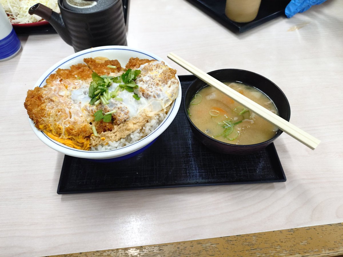 seresso's tweet photo. 一緒に行った同僚達は全員何かしら釣れたらしく、私だけボウズでした…悲しいね
青物とイカ狙いはボウズになりやすいからなぁ https://t.co/aRRCxO0nYV