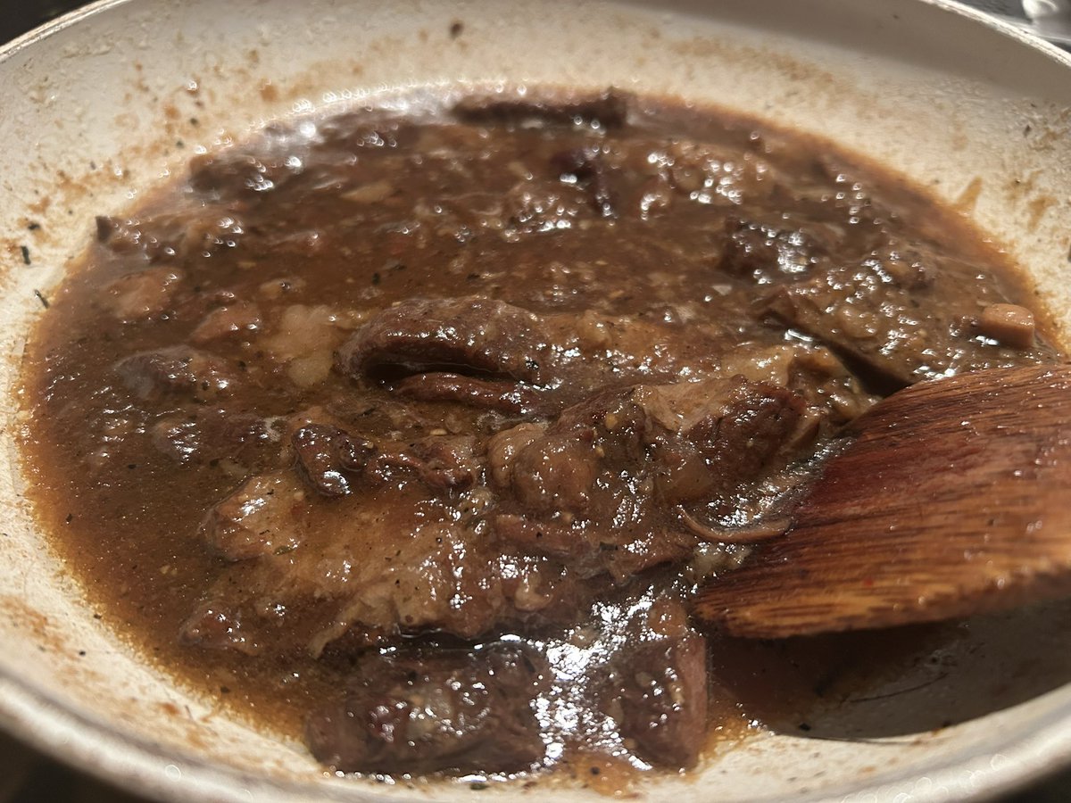 yuu2105's tweet photo. 昨日の晩に
牛すじ肉でラグーソースを作ったので
お手軽にパスタをからめて食べてみた。
美味すぎてヤバい。

まだ鍋にいっぱい残ってる。幸せ。 https://t.co/PeVGU19JKQ