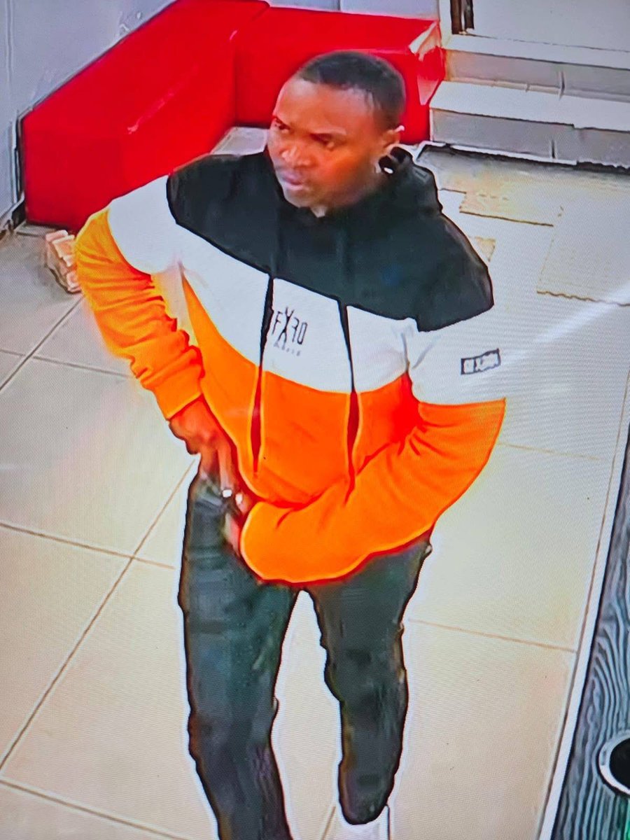 Mageba_____'s tweet photo. SAPS is looking for these three suspects linked to a robbery in Braamfontein involving a shop and students.

X detectives, do your thing and help identify them 😭 https://t.co/UebQ3u7hz3