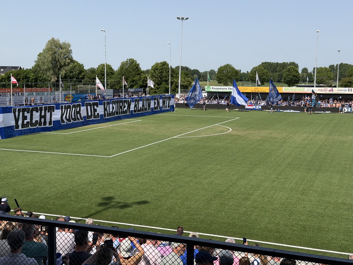 Wout_Pluijmert's tweet photo. Nog tien minuten en dan gaat het los Kozakken Boys Quick Boys voor 4500 toeschouwers https://t.co/NoJoTGFqYD