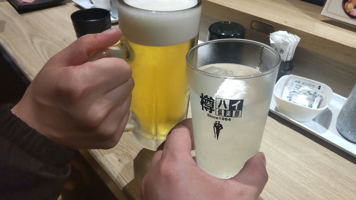 keibano11's tweet photo. コナコン神戸終わってシャトルバスで三宮に戻ったら、たまたま同じシャトルバスに麻衣友さんがいてびっくらき😳
晩ごはんご一緒して頂きました🍻

会場では麻衣友さん１人しか会えなくて、終演後は誰にも会えなかったので少し寂しかったのですが、偶然の出会いに感謝🙏 https://t.co/26xmc06Sz8