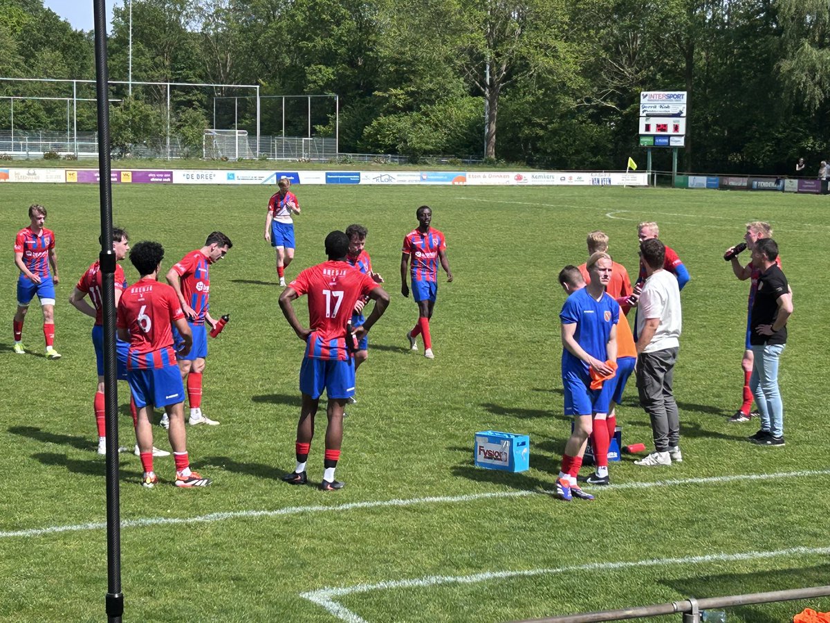 FCMeppel's tweet photo. Drinkpauze ook benutten om vizier weer op scherp te zetten. https://t.co/8H5LK1E0y0