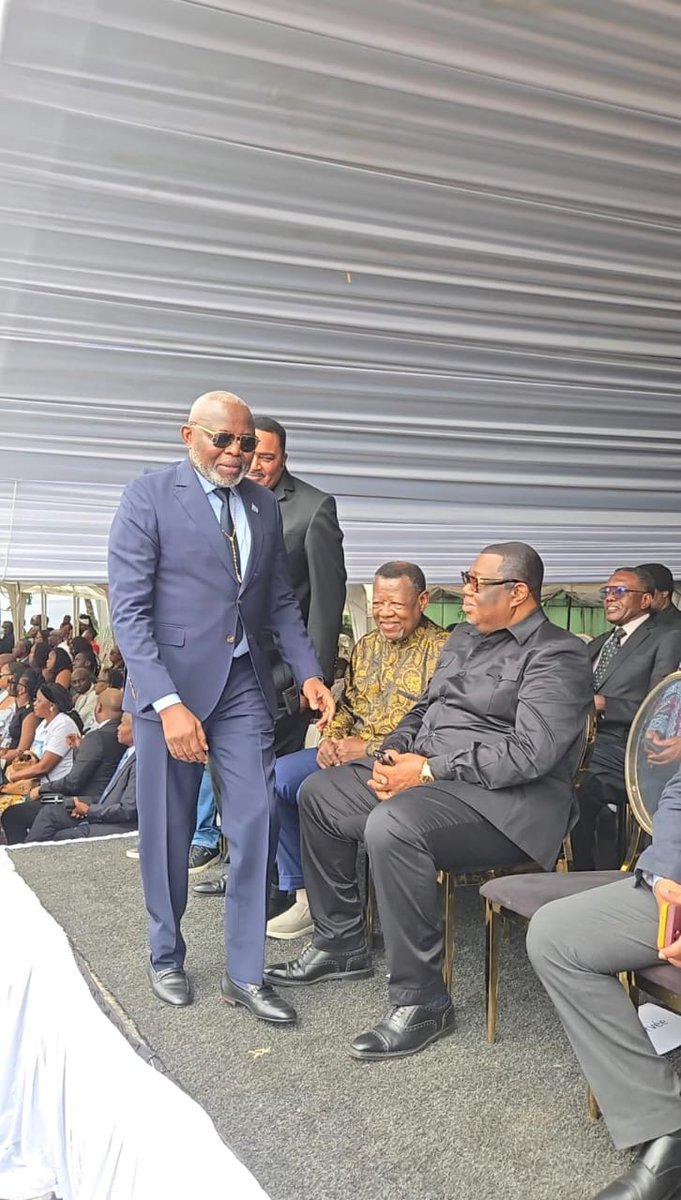 JuvenalNtumba's tweet photo. l’Honorable VITAL KAMERHE, a rendu ce jour un dernier Hommage à la regrettée Henriette Fono Wetshomba, la Maman de l’Honorable Onusumba.
@VitalKamerhe1 @HamidaKamerhe https://t.co/M134mW3WYR