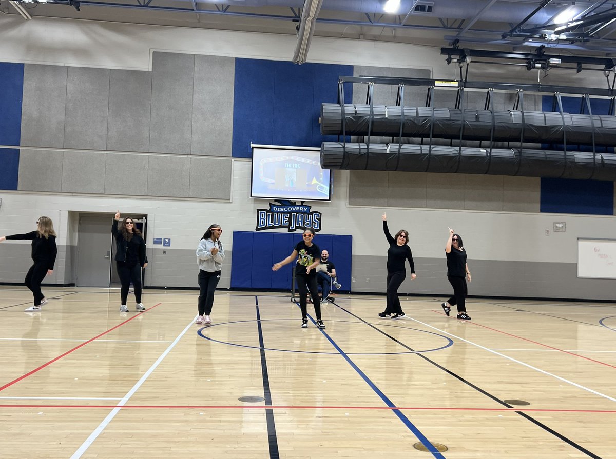 dmsbluejays's tweet photo. We have a ton to share from the last day of school! First, shout out to all of our Jay Jamboree acts. We loved seeing kids show off their passions. More pictures are on our Facebook page, and video performances are here: https://t.co/GA5TjHALFQ #DMSLeads #DestinationDiscovery https://t.co/zgx1m3oRc6