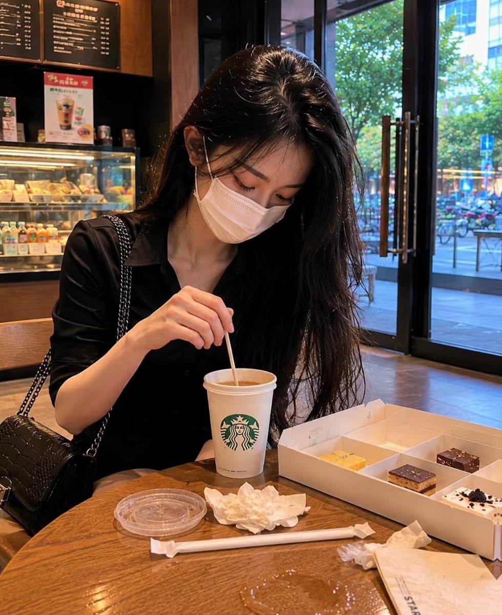 GSXD98's tweet photo. 来武汉出差，咸鱼找的一个地陪，下午见面和照片九分像，确实不错，接下来几天就她带我happy了，深度体验武汉生活。 https://t.co/VPUrsR3y1i