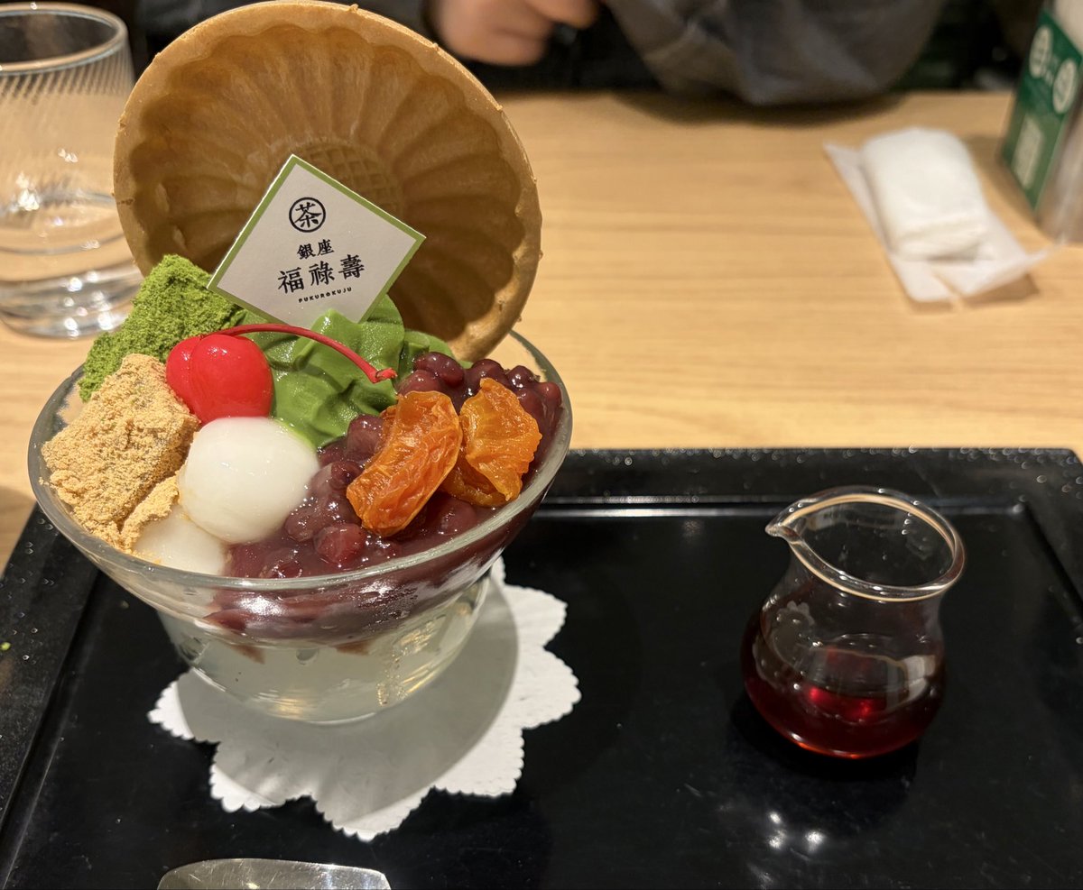 hankorochoco's tweet photo. しゃれおつなクリームあんみつを食べました☺️左にのってる、わらび餅がプルっつやで滑らかで驚きました😳 https://t.co/2viEhLjE2D