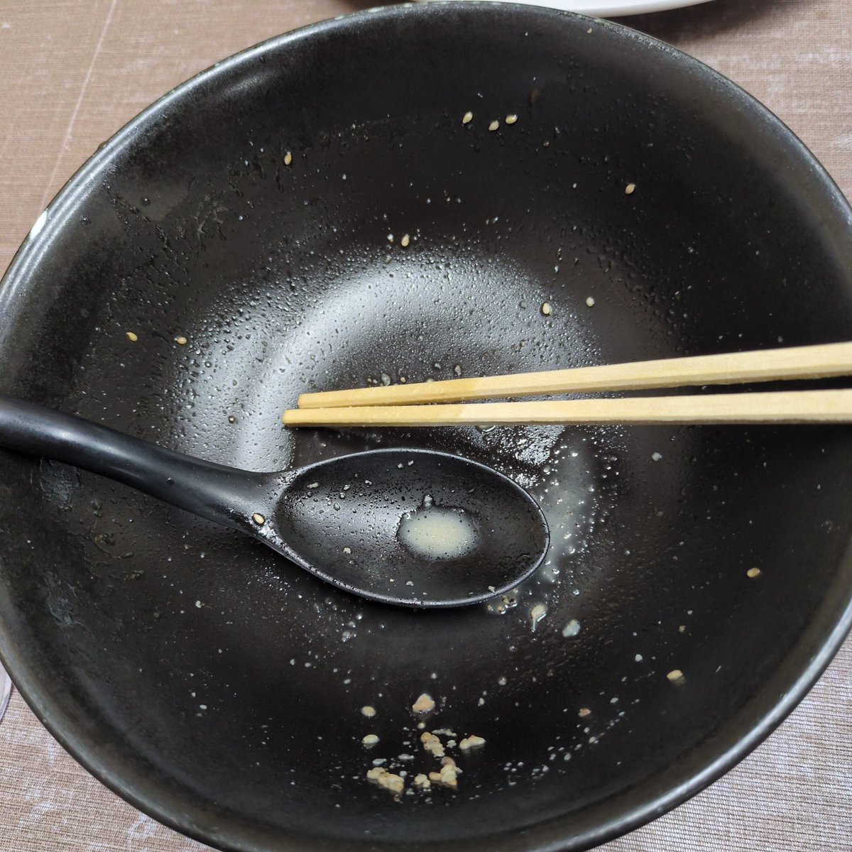 itukidayo's tweet photo. 今日の晩御飯は 無性に食べたくなったので
金沢の #らーめんふくひさ さんへ🍜

2人とも こってりとんこつで
ボクは 中盛り(半玉増)
相方は ぎょうざセット🥟

相変わらず 濃厚でクリーミーで美味しい✩.*˚

2人ともスープまで完飲して大満足♪

ご馳走様でした✩.*˚

（人´∀`*）🍜 https://t.co/FzsTkNIbzn