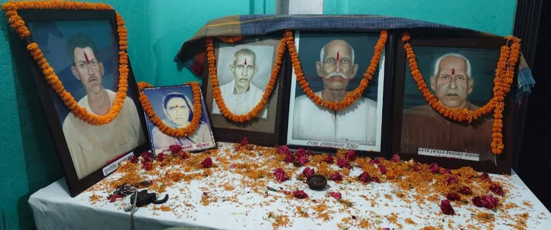 akshakrawar's tweet photo. स्मृति शेष......
#पूज्य_पिता_जी के #१०वीं पुण्य तिथि के अवसर पर अपने सभी पूर्वजों को नमन किया।
#विनम्र_श्रद्धांजलि🙏
23 मई 2026 https://t.co/NLbJuVs3tf