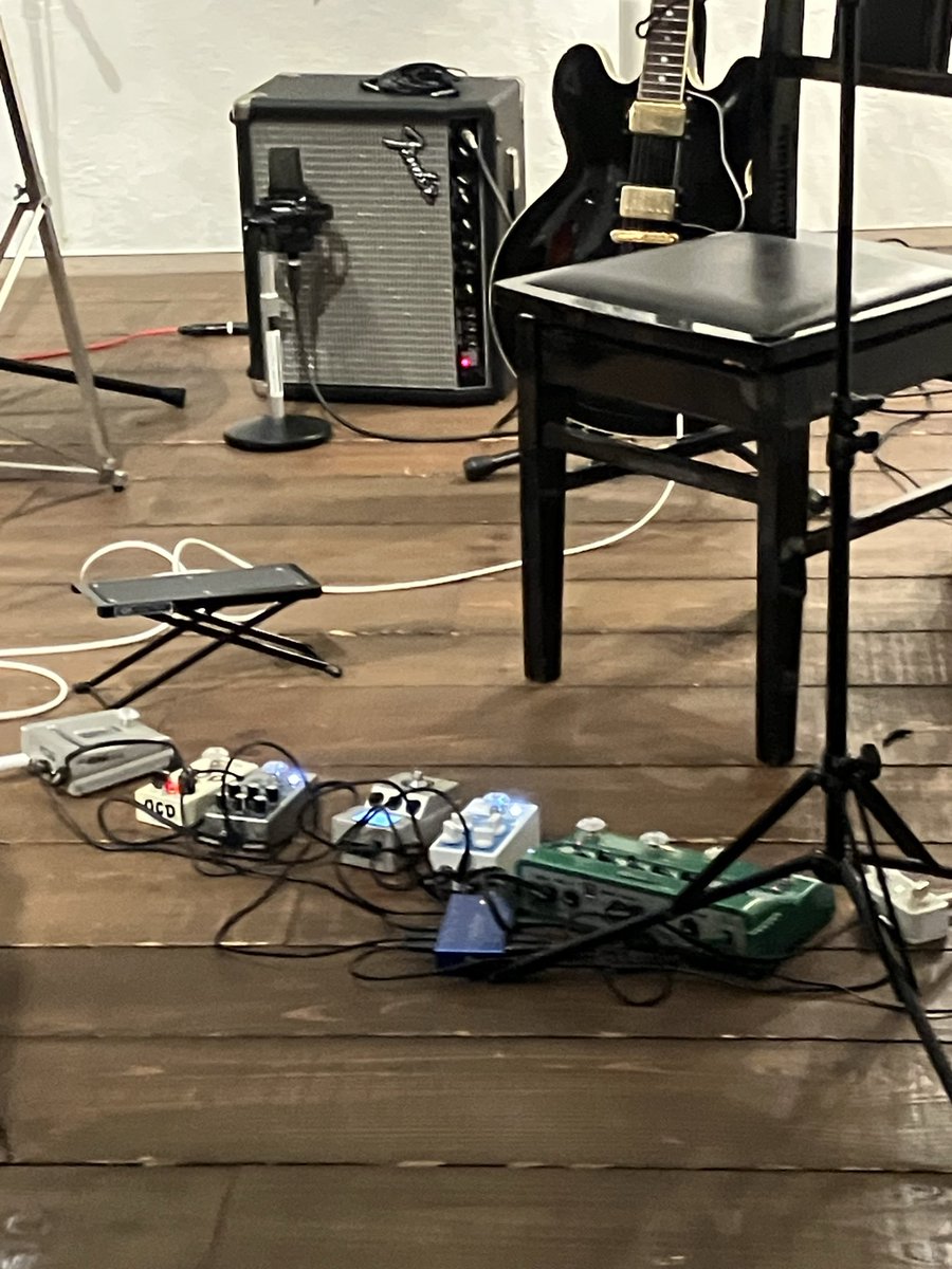 Gucchi256's tweet photo. 文藝天国さんのinst concertとっても素敵な空間でした🌷
鳥のさえずりって鳴らせるんだ…？！
instならではのアレンジやワクワク感！
ニコニコな演奏や、抑揚マシマシの表現最高でした😭

piano、カホン、パーカッション、ギター皆様全て好きです。。koさん素敵な音楽達をありがとうございます……。 https://t.co/S2CVdVwFnm