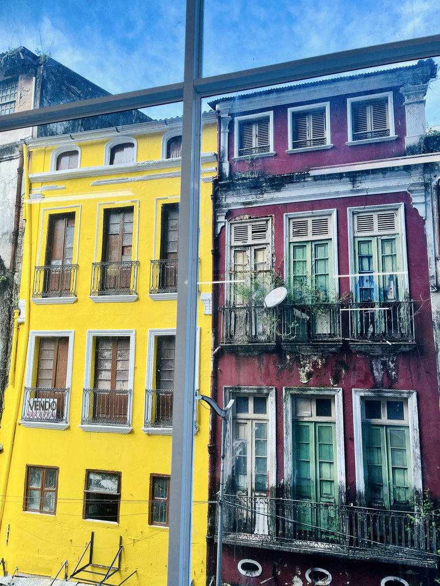 AlissandroLima's tweet photo. Trabalhando… mas com estética de filme independente. 
#Salvador #Job #momentos https://t.co/mkxGV22GAl