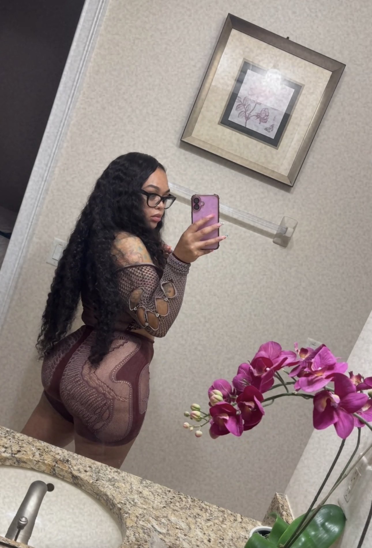 3 pic. Fckn on sum thick sht, I barely want her to come outside 😝 https://t.co/2bOxcoEJpO