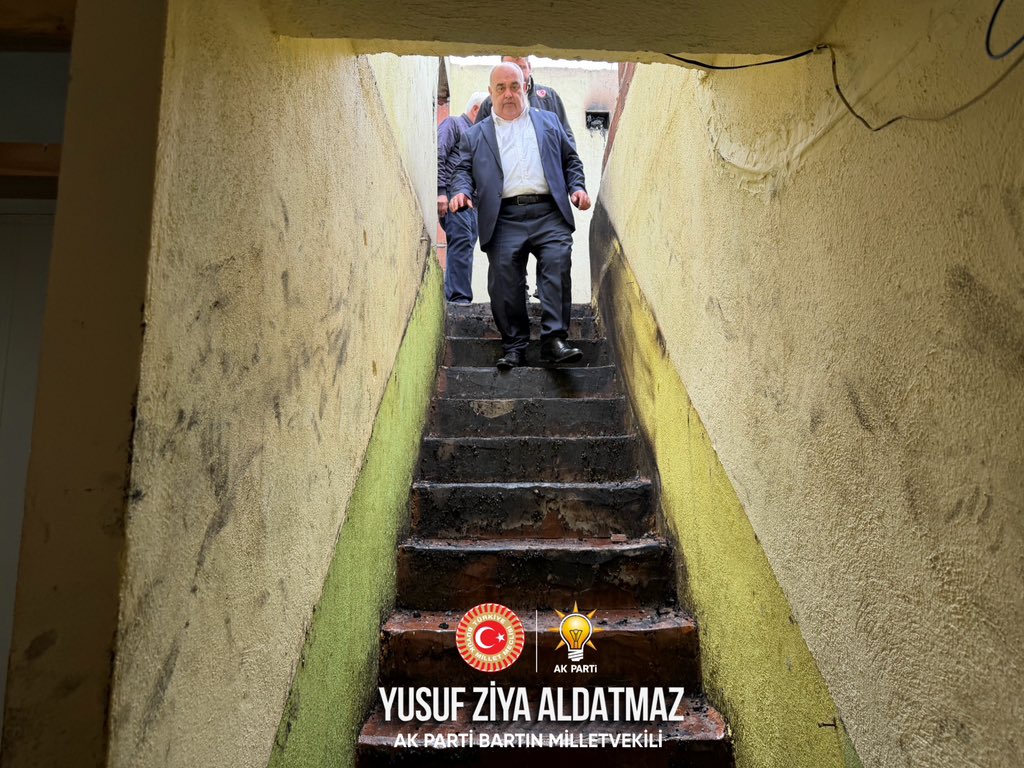 yaldatmaz's tweet photo. 📍#Amasra | #Şükürler Köyü

Şükürler Köyü’nde meydana gelen yangının ardından vatandaşımızı ziyaret ederek geçmiş olsun dileklerimizi ilettik. Yaşanan olaydan duyduğumuz üzüntüyü paylaşırken, ailemize sabır ve metanet temennisinde bulunduk.

Böylesine zor günlerde birlik ve beraberliğin önemine inanıyor, vatandaşlarımızın her zaman yanında olmaya devam ediyoruz. Rabbim ülkemizi ve milletimizi her türlü afet ve felaketten muhafaza eylesin.

#ŞükürlerKöyü #Bartın #GeçmişOlsun