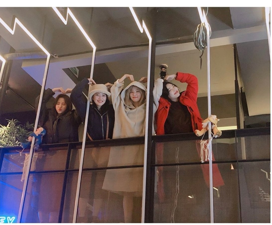 wenseul daily tweet media