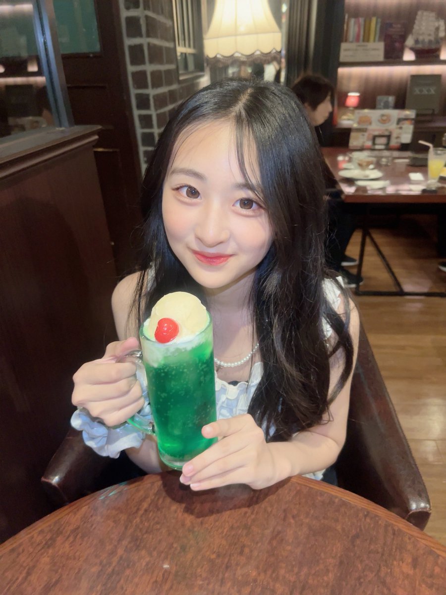 ririaaidream's tweet photo. クリームソーダおいし~い！💚 https://t.co/uElw5ph2QA