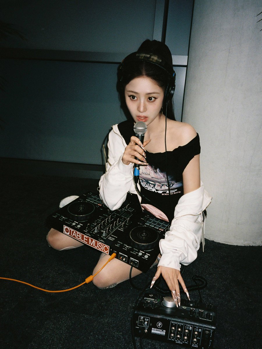 loveriezip's tweet photo. PUREFLOW pt. 1 Concept Photo #4: COMPACT — #HUHYUNJIN https://t.co/3gXyP2DHog