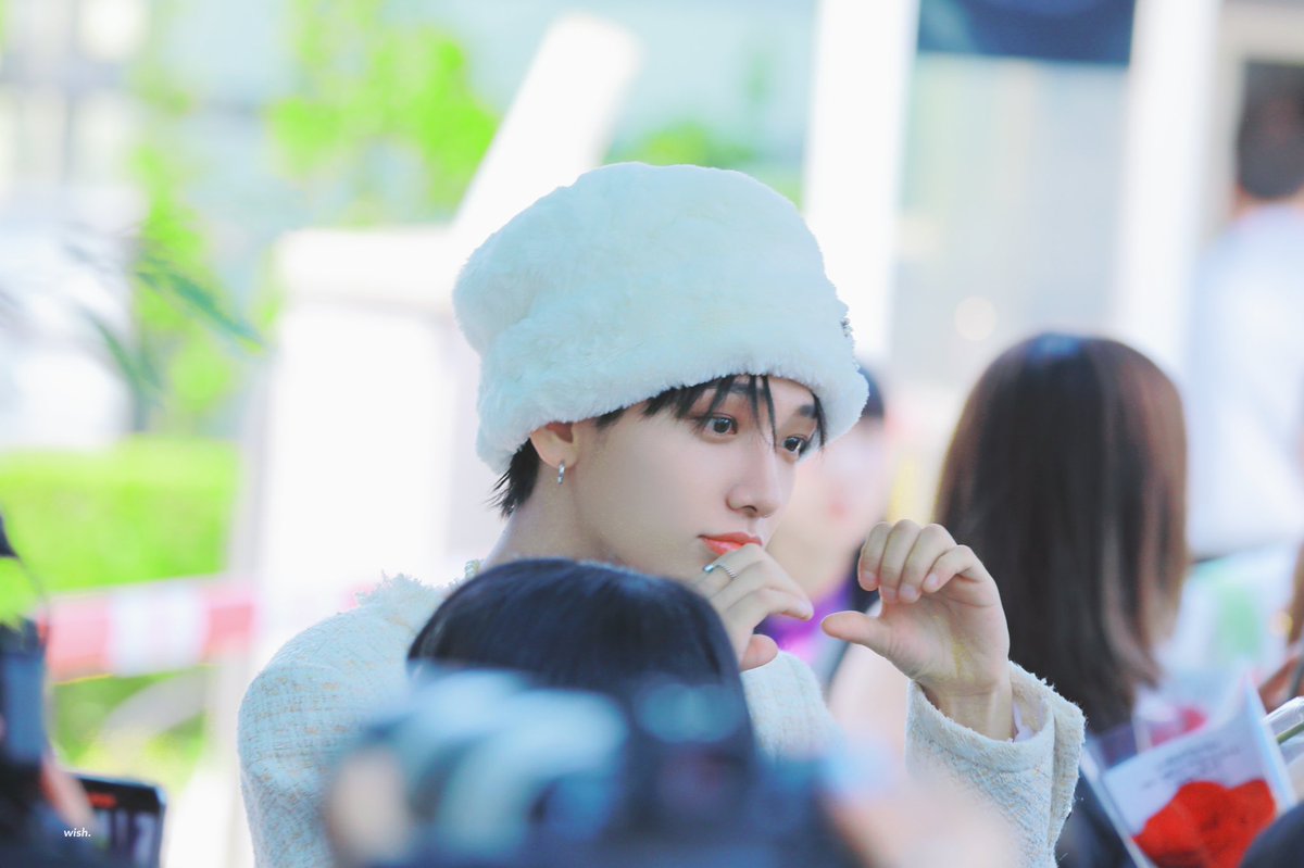 하나 tweet media