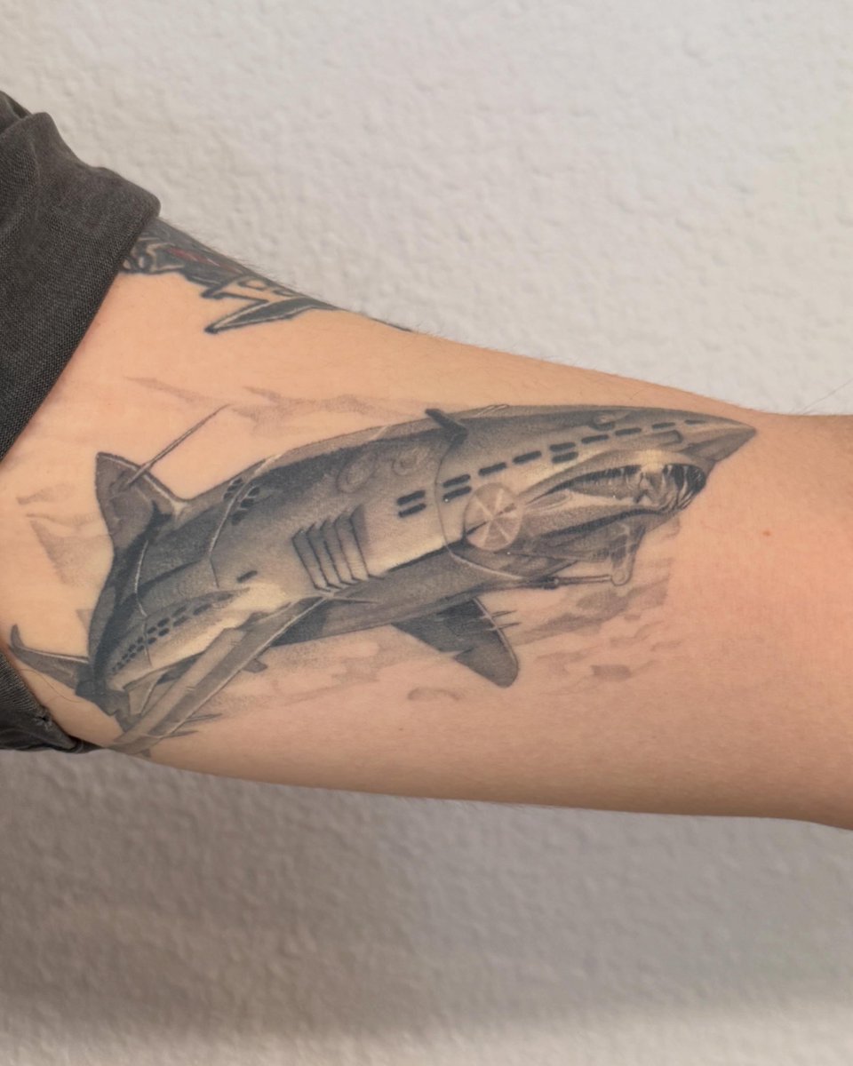 chococee's tweet photo. 空山基暴龍
與癒合鯊魚

#刺青 #紋身
#台北刺青 
#taipeitattoo
#taiwantattoo https://t.co/GLAtlaTAy2