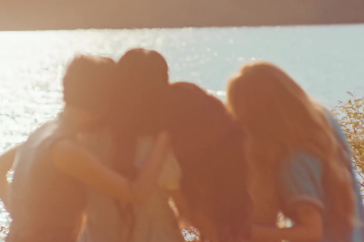 soompi's tweet photo. WATCH: #MAMAMOO Drops Mood Teaser For Special Single "4WARD" 
https://t.co/OvVQSVbAhD https://t.co/6cTu1o6y3a
