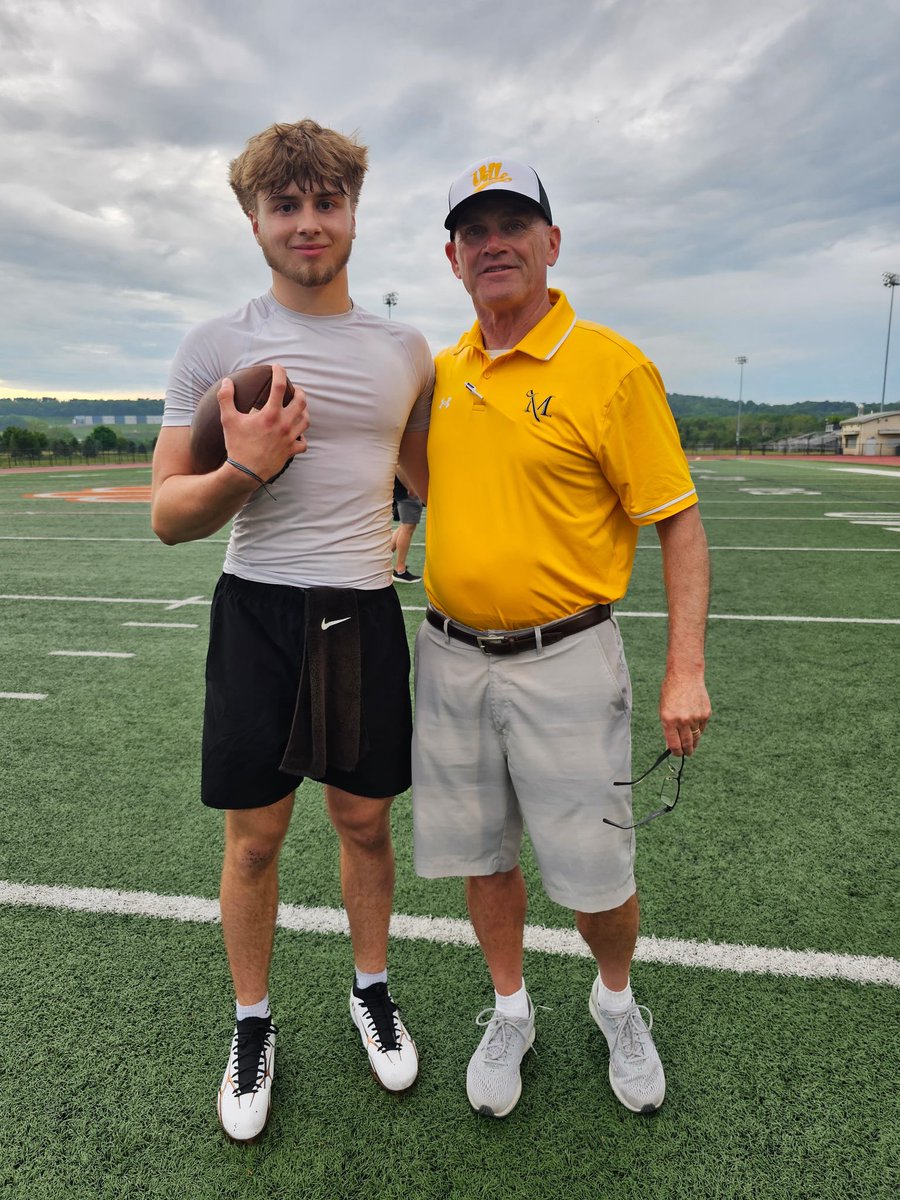 roman_russek's tweet photo. Thank you to all the coaches who were able to make it this week! And i am forever grateful to be surrounded by great coaches and mentors that care and put the time in to make my peers and I better! 

@chadshenne 
@SVSQB 
@HagerNation 
@Coach_Rankin https://t.co/K2LtM3f9yW