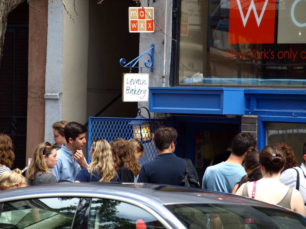 oldalts2's tweet photo. @DailyPicTheme2 #DailyPictureTheme #Waiting 
Quietly waiting in line for entry to Levain Bakery in New York…. https://t.co/5kMcKQTceE