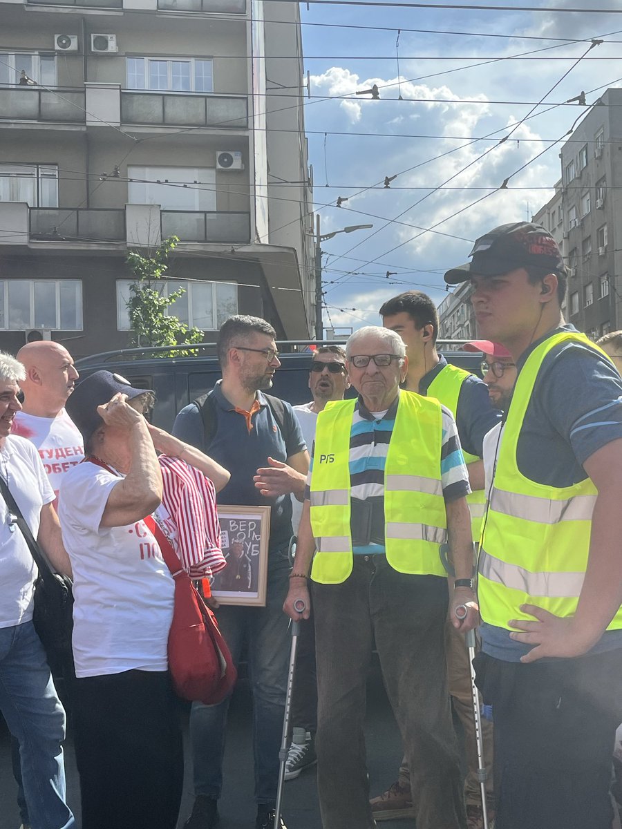 Правни у блокади tweet media