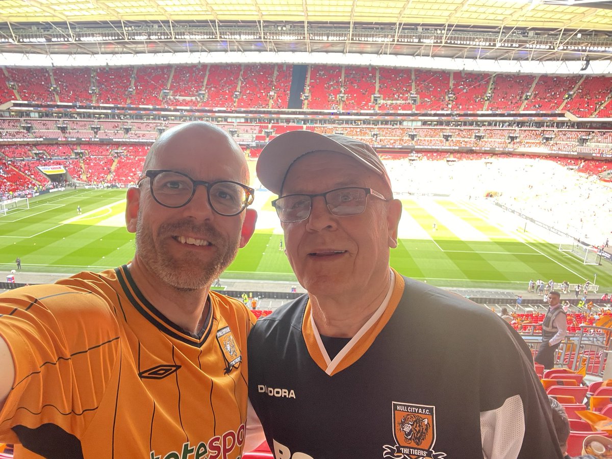 MarkStow's tweet photo. We have arrived #hcafc #playoffs #wembley https://t.co/YowyNdULvI