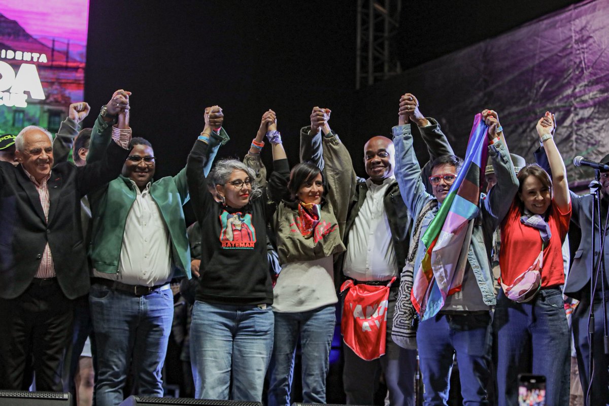 LuisGMurillo's tweet photo. ¡Vamos a ganar en primera vuelta!

Esta Alianza por la Vida con @IvanCepedaCast y @aida_quilcue llegó para unir regiones, abrir oportunidades y demostrar que Colombia puede avanzar con dignidad, paz y justicia social. Lo sentimos en las calles y en los territorios. https://t.co/0TpWc6Hj8W