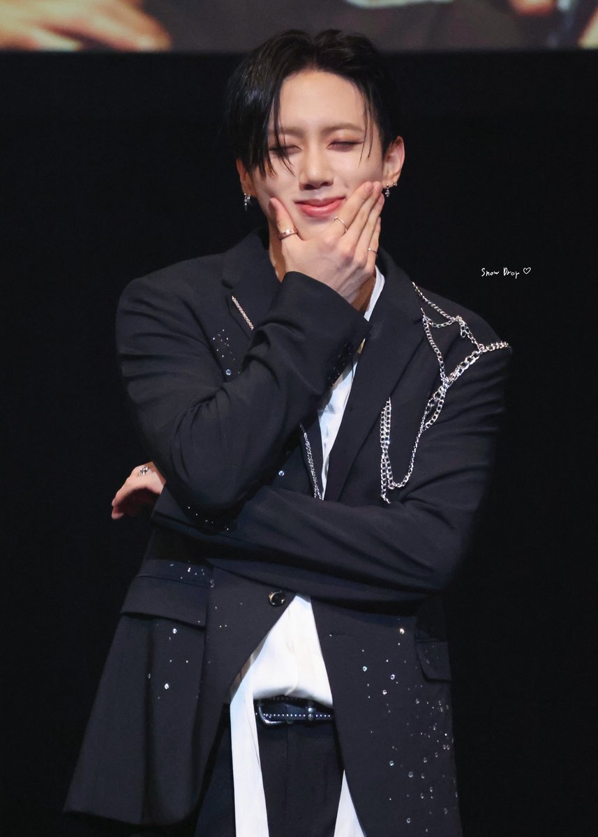 Snowdrop_Harry's tweet photo. 260523 DKB Concert in Japan -Signal- 1부

벌칙ㅋㅋㅋ

#해리준 #HARRY_JUNE 
#다크비 #DKB #한해리준 #ヘリジュン
#DKB_FanConcert_inJapan
#Signal https://t.co/M8u515RfnV