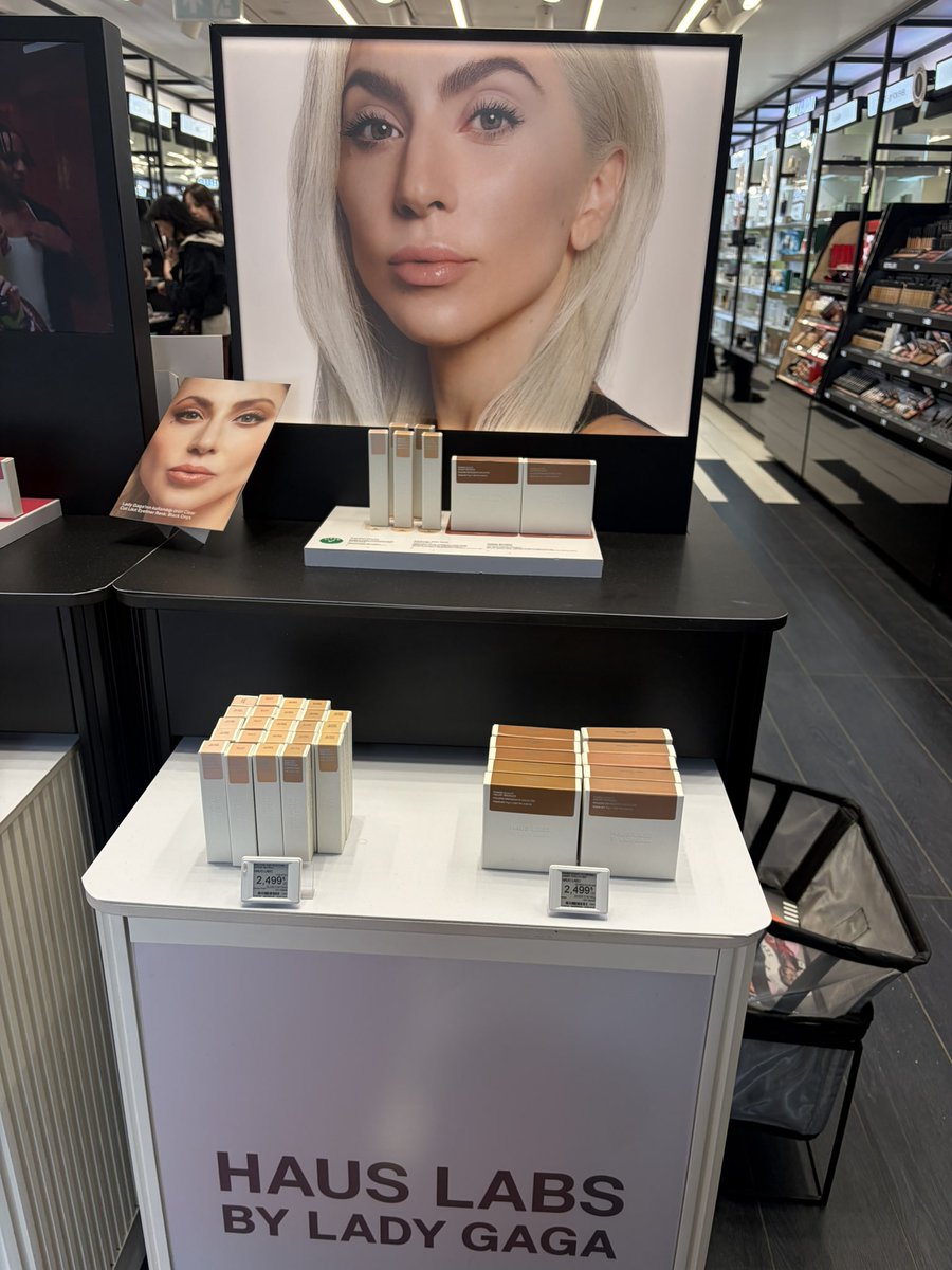millnerxoxo's tweet photo. Haus Labs in Istanbul 🇹🇷 https://t.co/09ps9lYhs2