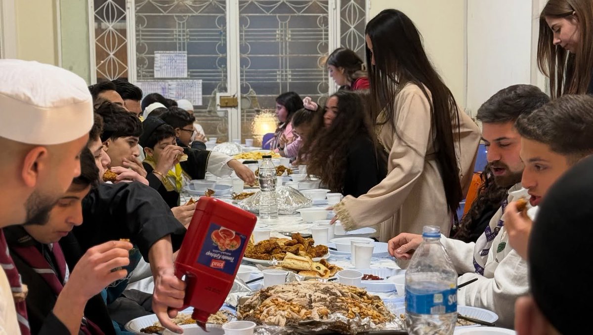 lb_spotlight's tweet photo. أقام فوج بقعة ضوء اللبنانية أول إفطار رمضاني بعنوان “مائدة المحبة” ✨
أجواء مليئة بالألفة والتآخي جمعت القادة والأفراد بروح التعاون والعطاء.
رمضان مبارك 🌙

#lebanesespotlightscouts #Is| #lebanesespotlight #فوج_بقعة_ضوء_لبنانية #scouts https://t.co/2iXcv5673u