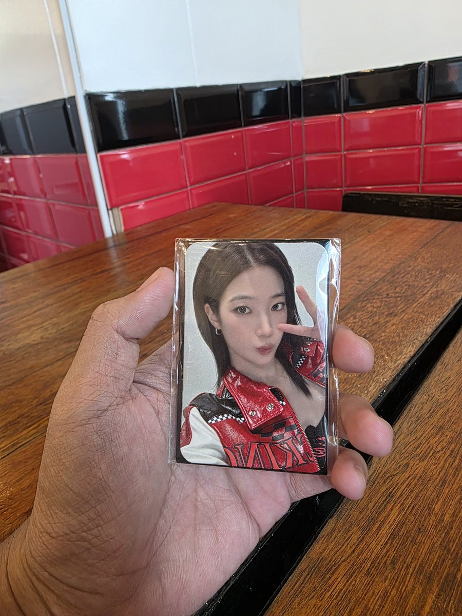 FROIYOO's tweet photo. Wtt ph le sserafim vr concert invitation
Have: Kazuha
Want: Yunjin

Can meet up in cubao https://t.co/RcnLy5tuFv
