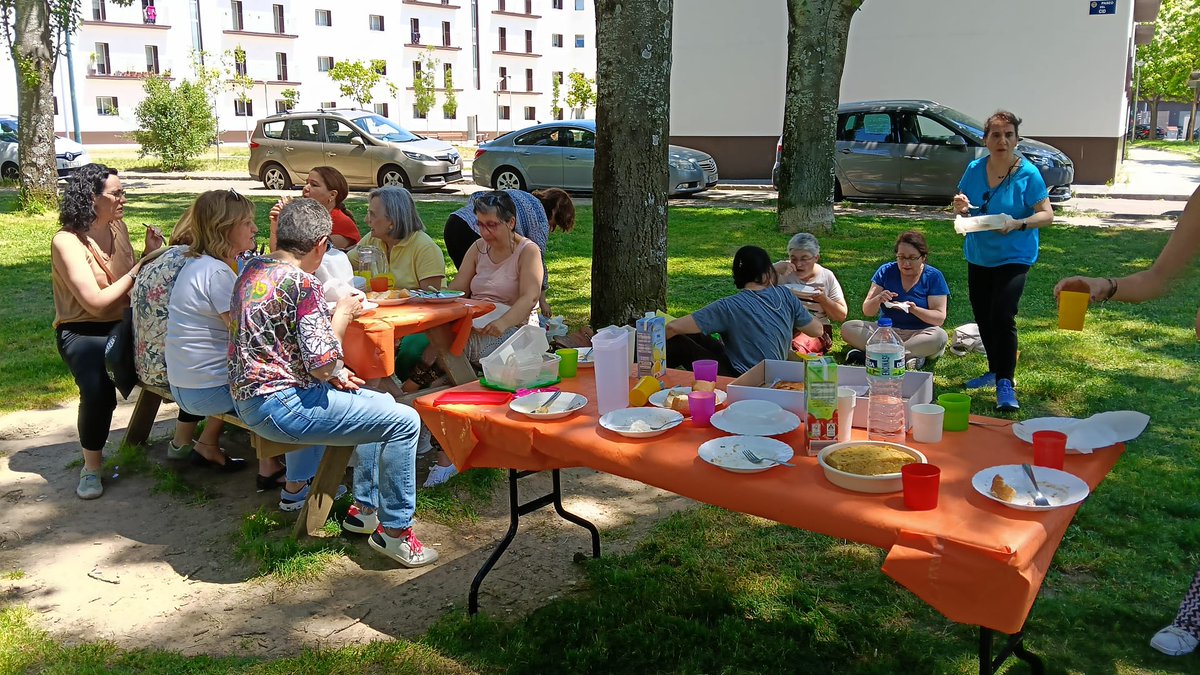 DespilfarroAlim's tweet photo. Y hemos podido disfrutar de lo que hemos cocinado, ¿qué mejor que una comida en el parque para celebrarlo todos juntos? https://t.co/upaqCufhV9